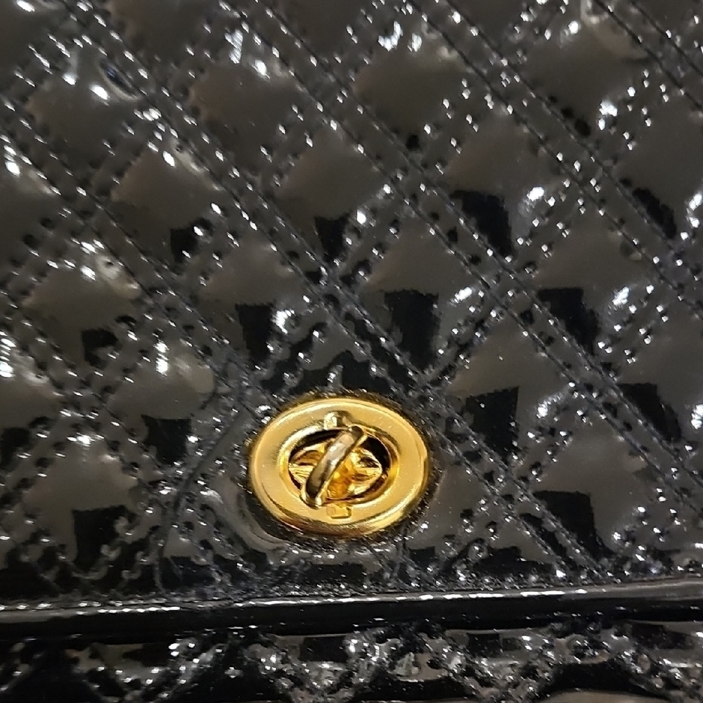 Elegant Black Quilted Chain Bag - Picture 2 of 10